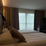 Le 4*